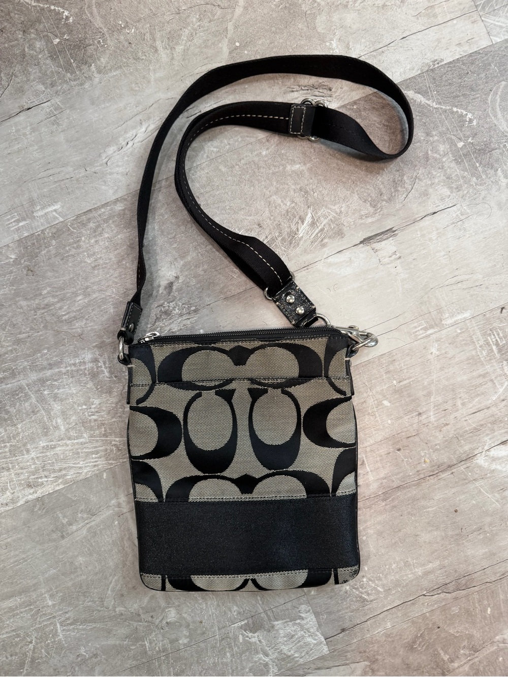 Coach Black and Gray Signature Crossbody swing back vintage